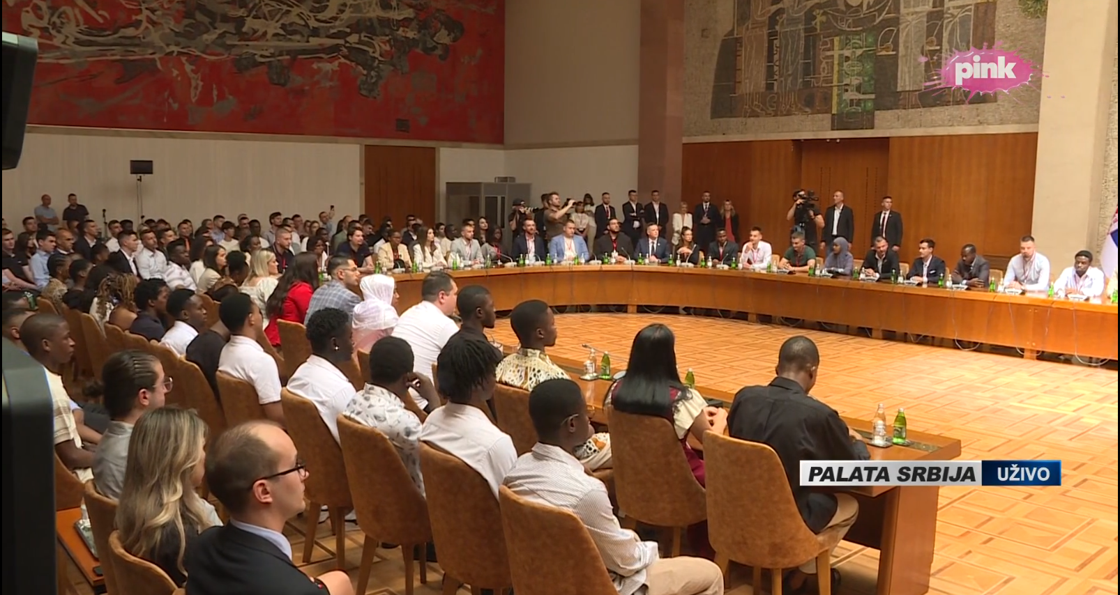 Vučić drži predavanje stranim studentima 2 Vučić drži predavanje stranim studentima 2