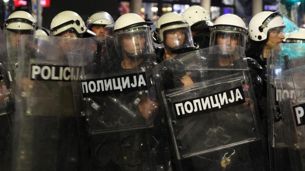 Dva kordona policije zaustavila kolone demonstranata koje su išle sa Slavije 1