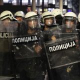 Dva kordona policije zaustavila kolone demonstranata koje su išle sa Slavije 4