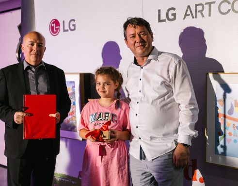 Uručenje nagrade - 3 mesto, I-IV razreda "Život je lep kada stvaramo zajedno": Proglašeni pobednici LG likovnog konkursa za osnovce 9