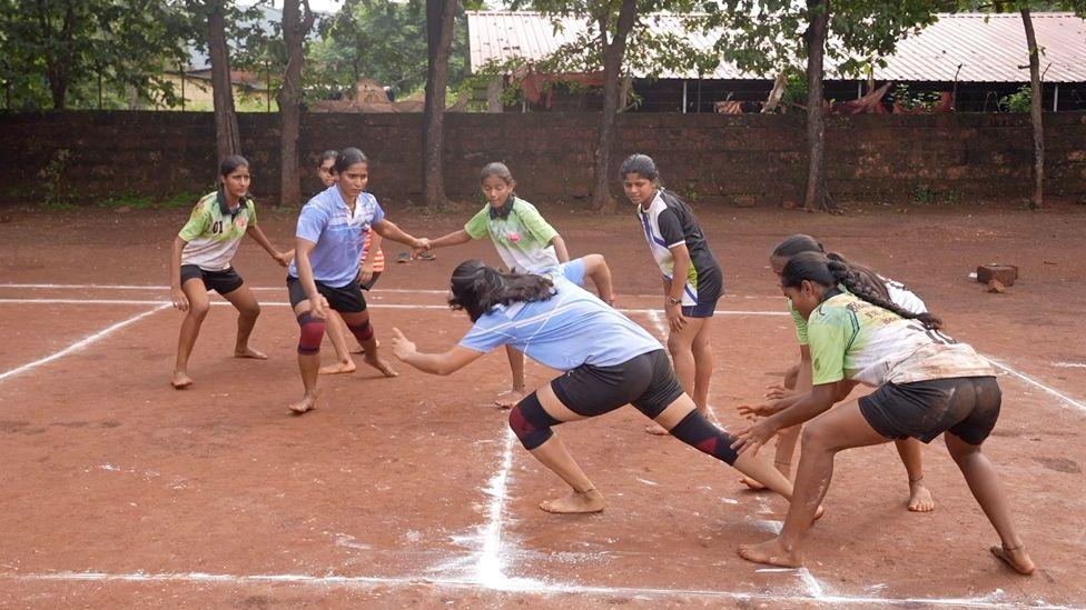 Devojke igraju kabadi