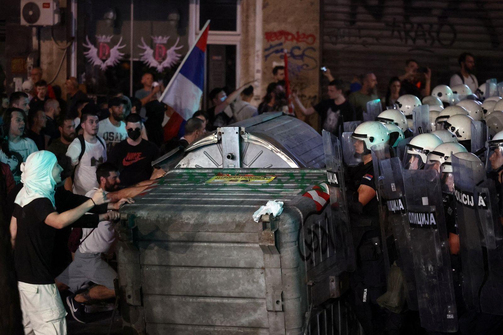 demonstranti, policija, Vidovdanski protest