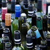 Francuska laboratorija objavila: Pića u staklenim bocama sadrže više mikroplastike nego ona u plastičnim 4