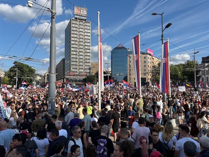 Vidovdanski protest: Nova hapšenja dan posle nemira, protesti i blokade širom Beograda 7 Slavija