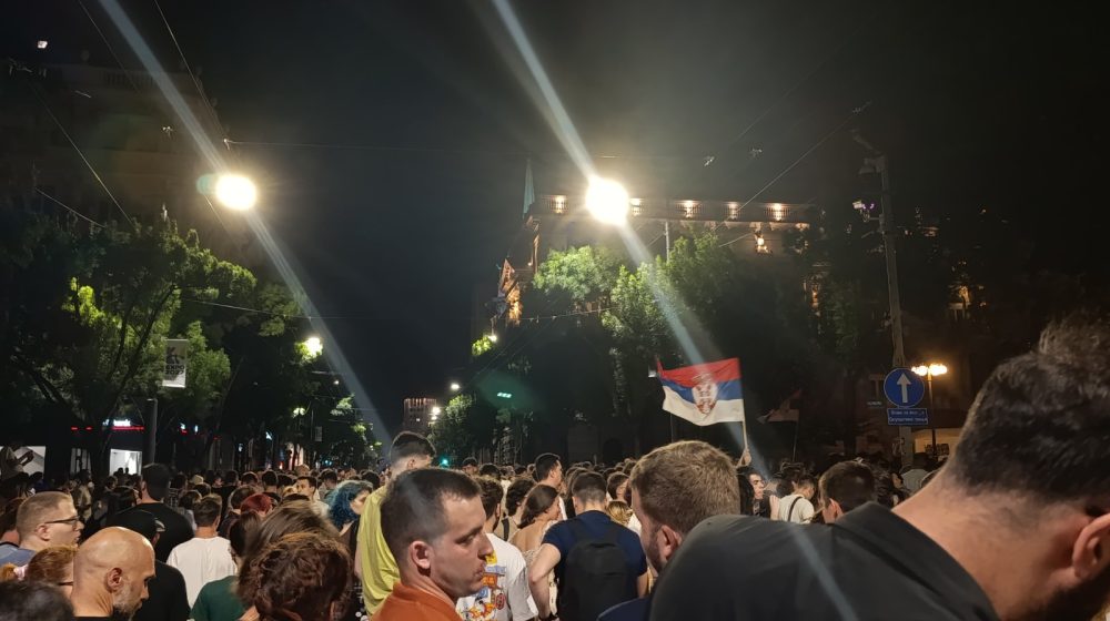 Građani se razilaze ispred Predsedništva: Došli da sačekaju rezultate izbora, u Pionirskom parku policijske brigade (VIDEO) 1