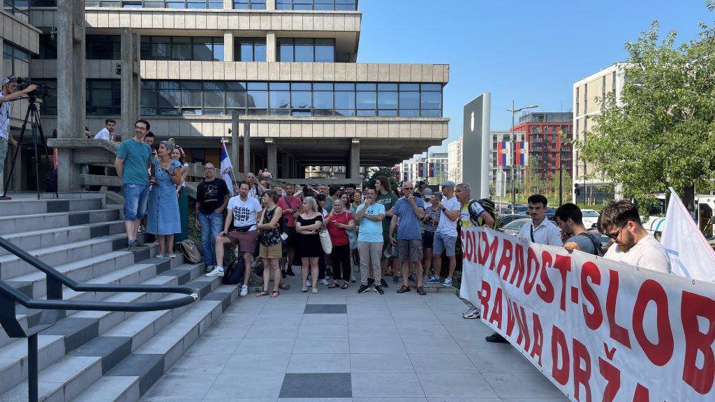 Zašto je uhapšeno šest ljudi u Srbiji pre protesta na Vidovdan 3 protest ispred Palate pravde 26. jun