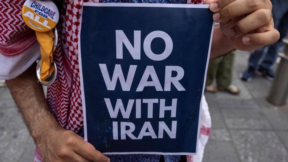 Udari Izraela i Irana: Koji su najgori mogući scenariji? 2 Protest protiv napada Izraela na Iran u Njujorku