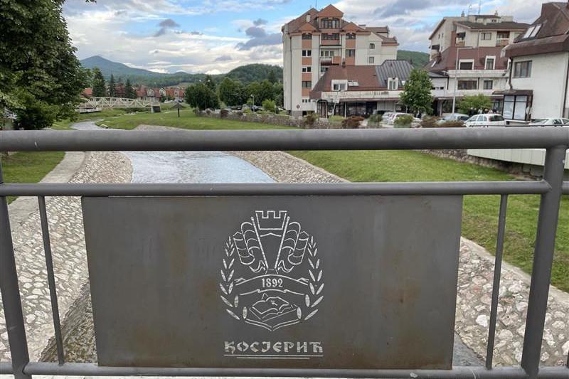 Izbori u Kosjeriću: Da li pobedu donosi asfalt vlasti ili izborni debi studenata 9 Most na reci Skrapež u centru Kosjerića