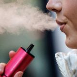 Zašto toliko dece koristi vejpove i koliko je to opasno 7