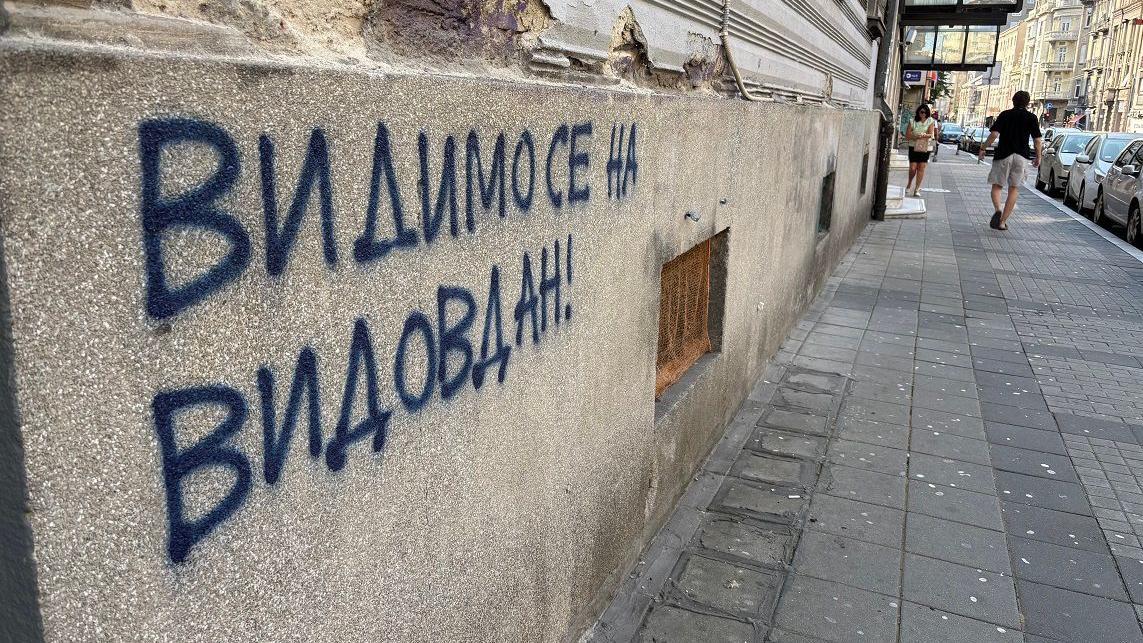 'Vidimo se na Vidovdan': Bez vozova, uz privođenja i proterivanja, Vučić odbija 'ultimatum' studenata 1 Grafit na ulici