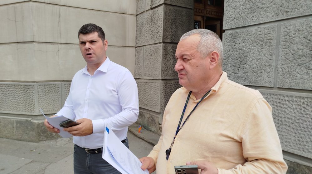 Funkcioneri DS podneli tužilaštvu krivičnu prijavu zbog isticanja transparenta sa kukastim krstom na Niškoj tvrđavi 1