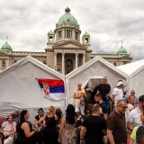 "Sreća pa Andrić i Crnjanski nisu živi jer bi možda morali da sede kod kazana sa čvarcima": Posle književne večeri u Pionirskom parku 2