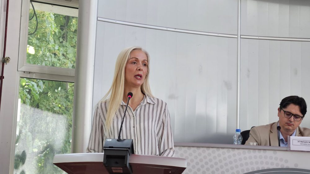 Poslanica Jelena Milošević odgovara ministarki Paunović 1