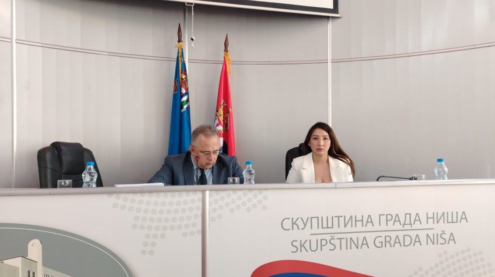 Opozicija upozorava da je poslednja sednica Skupštine u Nišu pravno upitna i da postoji politička kriza: Igor Novaković negira 1