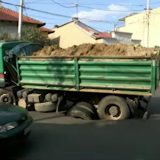 Kamion propao kroz asfalt u ulici Gospodara Vučića