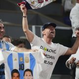 Novak Đoković poklonio svoj peškir navijaču iz Argentine: Daću mu i druge stvari, samo da se nastavi... 1