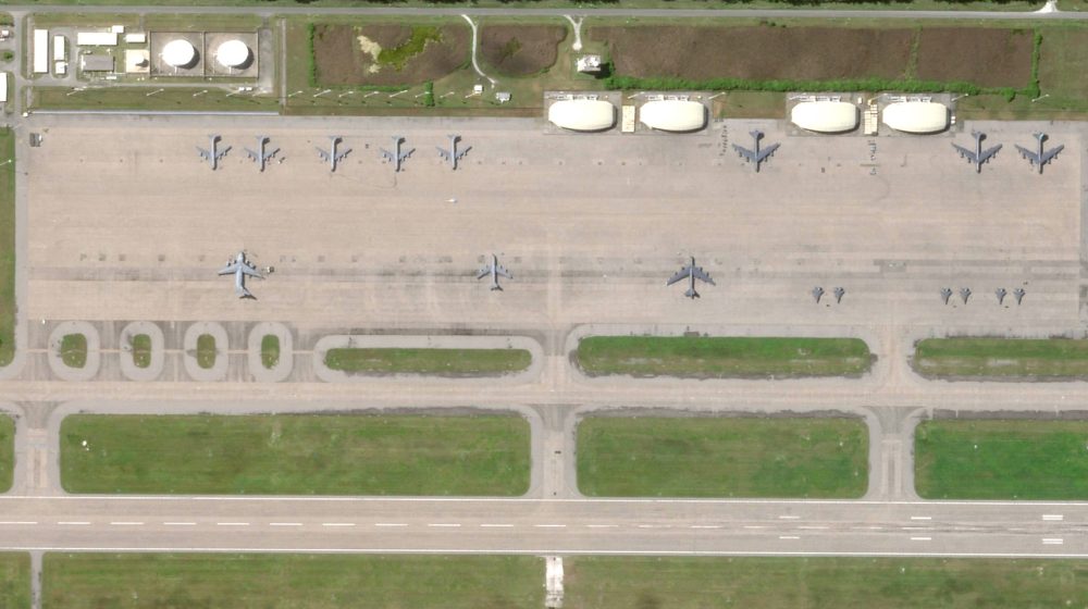 Američki teški bombarderi u vojnoj bazi u Indijskom okeanu