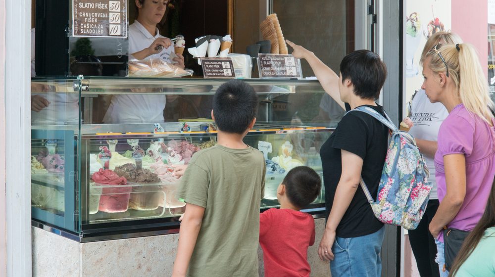 Poljoprivredna inspekcija kontrolisala poslastičarnice: Od 53, nepravilnosti utvrđene u 31 objektu 1