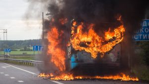 Na auto-putu, kod Velikog Mokrog Luga, oko 16.30 časova zapalio se autobus. Vozač je prevezen u Urgentni centar.