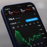 Rasplamsavanje sukoba Maska i Trampa srušilo akcije Tesle