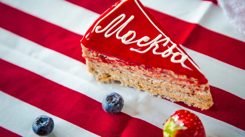 Moskva torta – kremasti klasik sa višnjama i ananasom 1