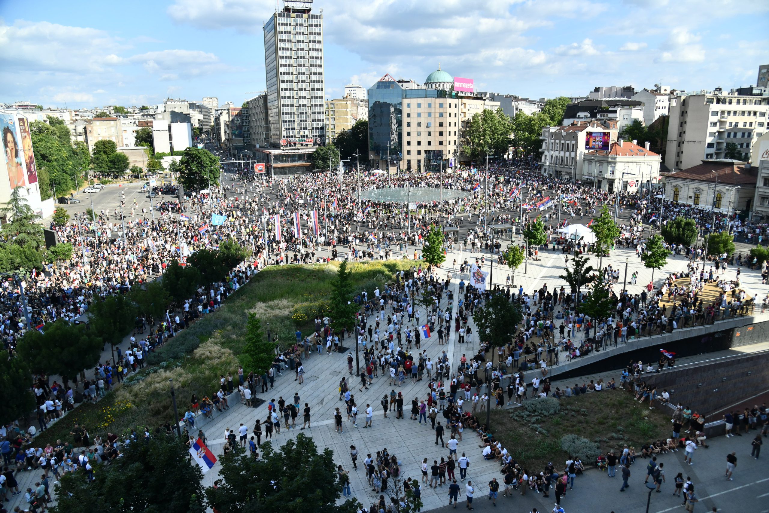 Kako je izgledao protest „Vidimo se na Vidovdan“ u slikama (FOTO) 5 Kako je izgledao protest „Vidimo se na Vidovdan“ u slikama (FOTO) 5