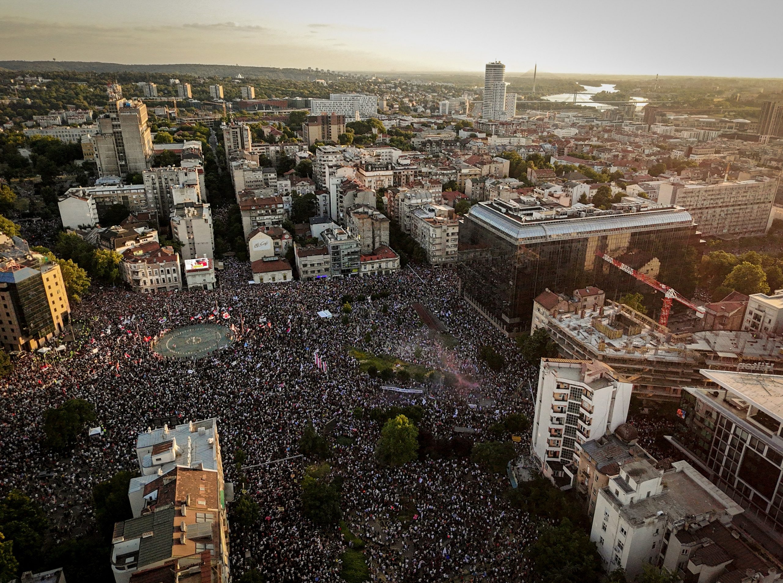 Kako je izgledao protest „Vidimo se na Vidovdan“ u slikama (FOTO) 2 Kako je izgledao protest „Vidimo se na Vidovdan“ u slikama (FOTO) 2