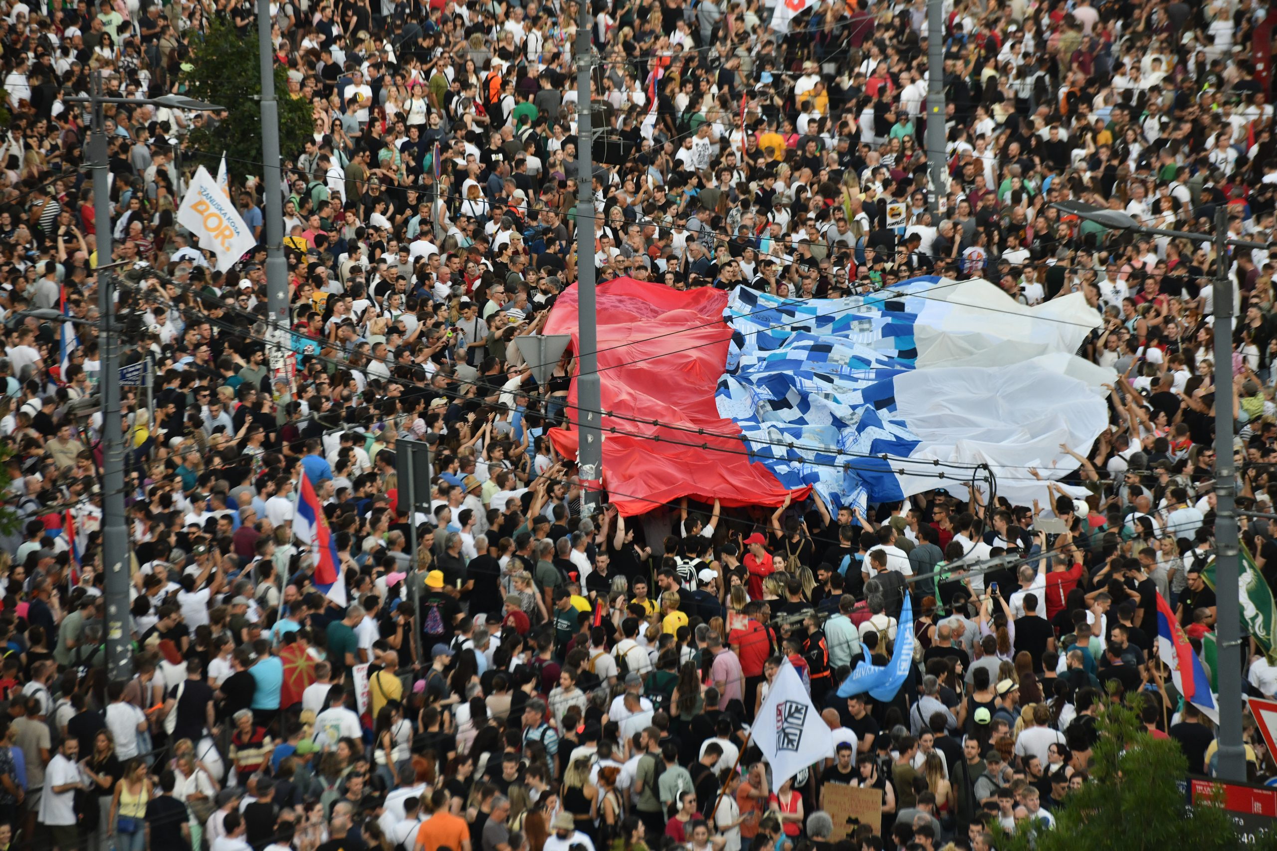 Kako je izgledao protest „Vidimo se na Vidovdan“ u slikama (FOTO) 4 Kako je izgledao protest „Vidimo se na Vidovdan“ u slikama (FOTO) 4
