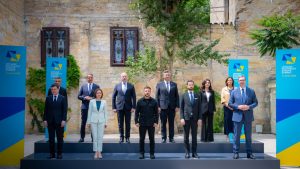 Ako bi Srbija za račun Zapada nacionalizovala NIS, to bi bio kraj kako prijateljstva sa Rusijom, tako i "legende" o Aleksandru Vučiću kao magu geopolitičkog balansiranja, piše za RIA Novosti Dmitrij Bavirin.