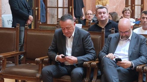 "Naš drug Tito": Održana komemoracija Josipa Joške Broza, nekadašnjeg predsednika Komunističke partije i "prvog unuka Jugoslavije" (FOTO) 9