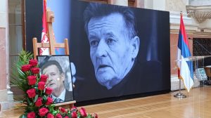 Prijatelji i porodica, poslanici, ministri i strani ambasadori okupili su se danas u Skupštini Srbije na komemoraciji Josipa Joške Broza, bivšeg predsednika i poslanika Komunističke partije i unuka Josipa Broza Tita.