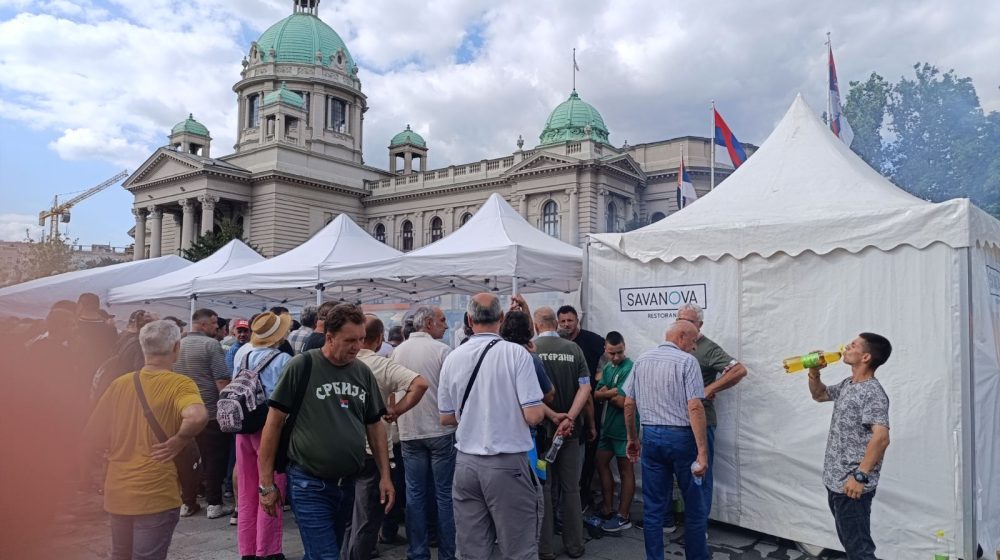 Predsednik dao zeleno svetlo za napad "ćacima" i lojalistima 1