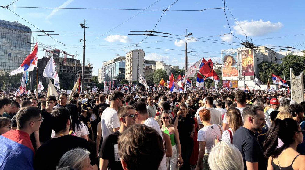 MUP objavio svoju procenu broja okupljenih na protestu na Slaviji 1