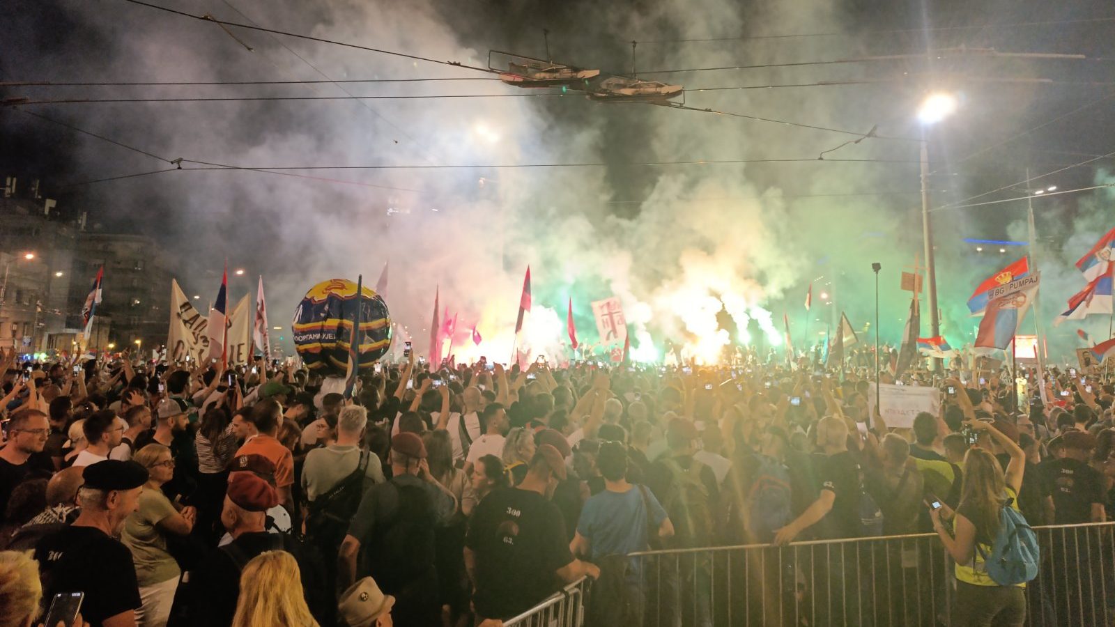 Incidenti nakon studentskog protesta na Vidovdan, ima povređenih i privedenih (FOTO, VIDEO) 10 Incidenti nakon studentskog protesta na Vidovdan, ima povređenih i privedenih (FOTO, VIDEO) 22