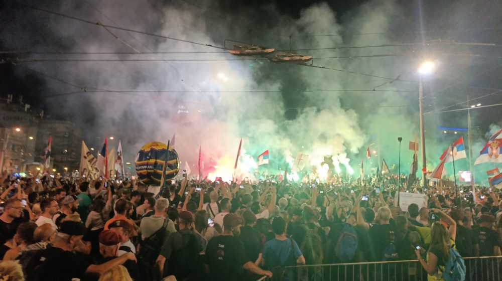 Mediji u Hrvatskoj o haosu u Beogradu: Maskirani građani nasrnuli na Žandarmeriju 1