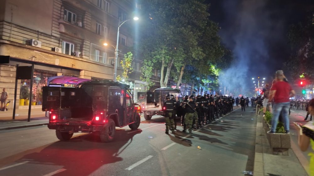 Incidenti nakon studentskog protesta na Vidovdan, ima povređenih i privedenih (FOTO, VIDEO) 1