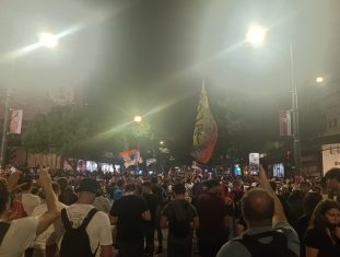 Žandarmerija intervencija demonstranti Slavija protest 28. jun Incidenti nakon studentskog protesta na Vidovdan, ima povređenih i privedenih (FOTO, VIDEO) 18