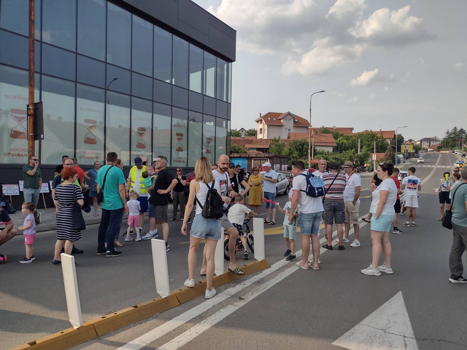 Trosatna blokada nadvožnjaka u kragujevačkoj Sušici završena "pumpanjem" i bukom umesto predviđenom tišinom 6