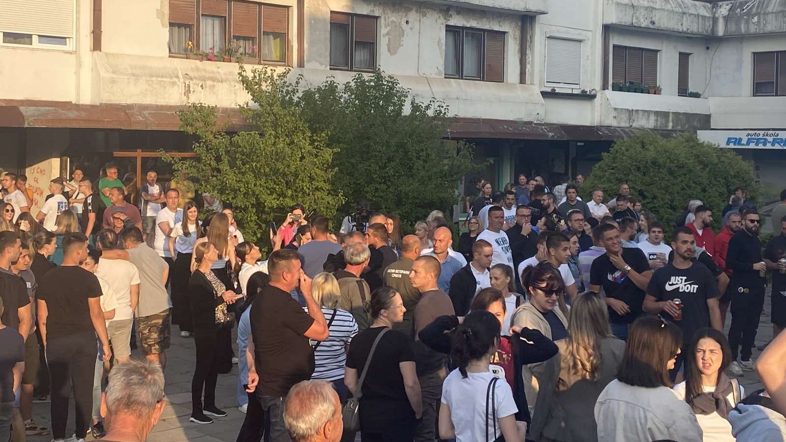 "Kosjerić je prva slobodna varoš u Srbiji": Sa protesta studenata u blokadi (VIDEO, FOTO) 4