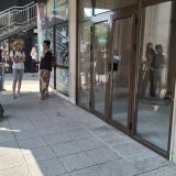 Pušten profesor Akademije umetnosti u Novom Sadu: Optužen za skrnavljenje zastave kod prostorija SNS-a 2