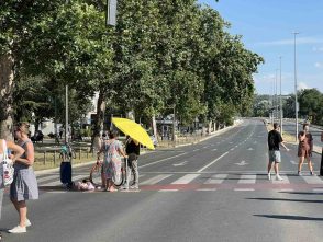Mobilne blokade u više gradova: U Kosjeriću tenzije, u Novom Sadu pokušaj gaženja (FOTO, VIDEO) 32