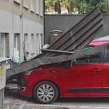 Pao deo krova sa Medicinskog fakulteta (FOTO) 8