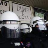 Sukobi u Novom Pazaru: Policija intervenisala na blokadi ispred suda, povređena dva studenta (VIDEO) 7