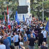 Maturantu koji je uhapšen javili megafonom da je primljen na željeni fakultet 7