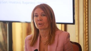 Joksimović: Za ukidanje sankcija Kosovu, potrebno aktivno učešće u dijalogu sa Beogradom 16 Joksimović: Za ukidanje sankcija Kosovu, potrebno aktivno učešće u dijalogu sa Beogradom 12