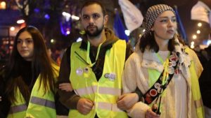 U Šidu protest, kod kancelarije SNS paralelni skup: Pogledajte deo atmosfere (VIDEO) 1