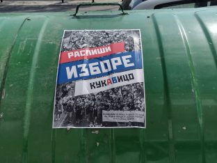 „Raspiši izbore kukavico”: Kragujevac preplakatiran pozivom na „poznatu adresu” (FOTO) 4