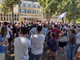 Otpuštena jer je stala uz učenike: Profesorka iz Kragujevca pokreće tužbu 5