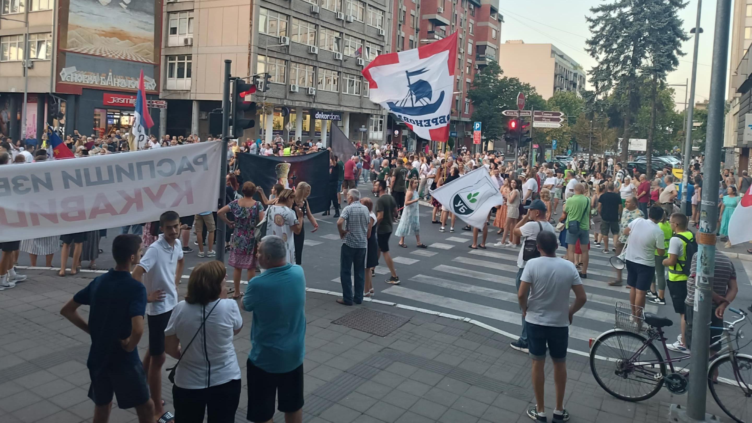 Nastavljeni protesti u Srbiji, ali i policijske intervencije i privođenja 1 protest u Valjevu