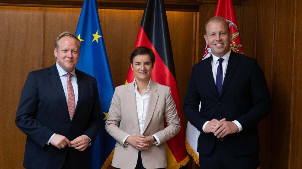 Nemački poslanik se brani od kritika zbog slikanja sa Vučićem 1